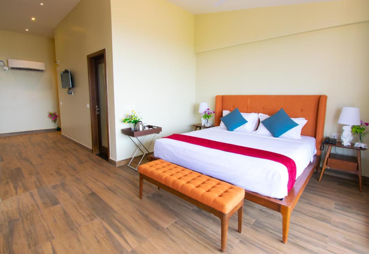 Hotel Octave Rococco Morjim Pernem Zewnętrze zdjęcie
